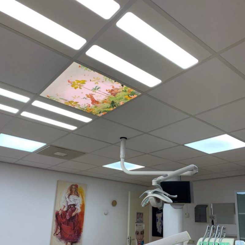 Leuchtende LED-Deckenbilder beim Zahnarzt - zurücklehnen und entspannen