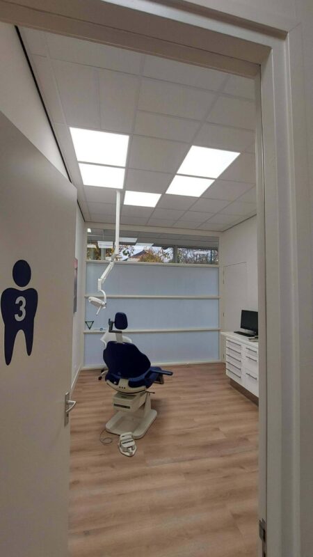DentLed DL60 Vollspektrum-LED-Leuchten im Tandheelkundig Centrum Beukenlaan installiert