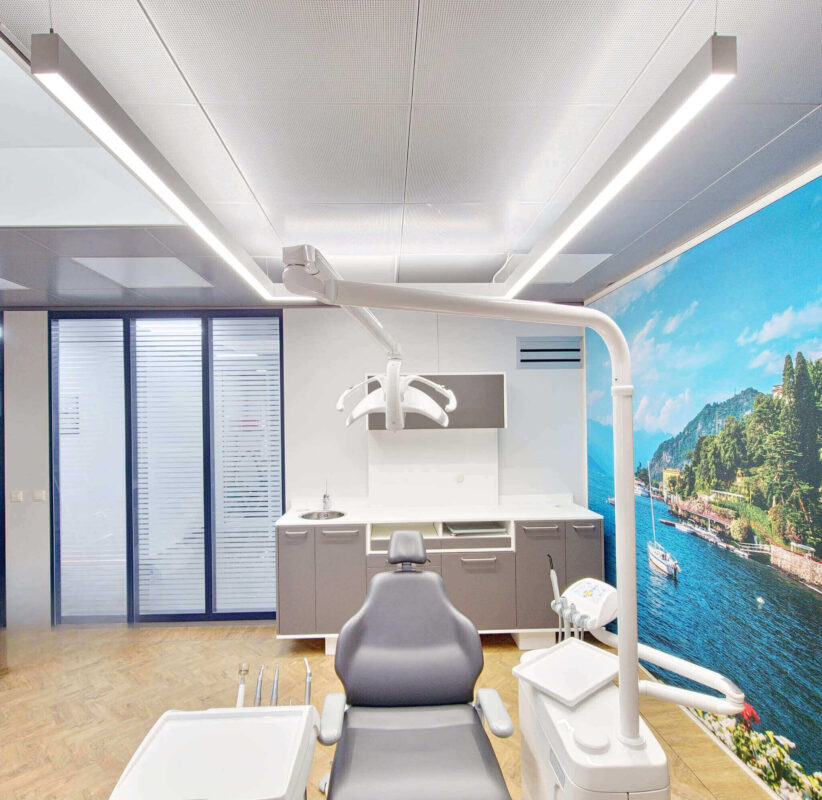 Die PHU-Vollspektrum-LED-Leuchten von DentLed im Croonen Dental Service Showroom
