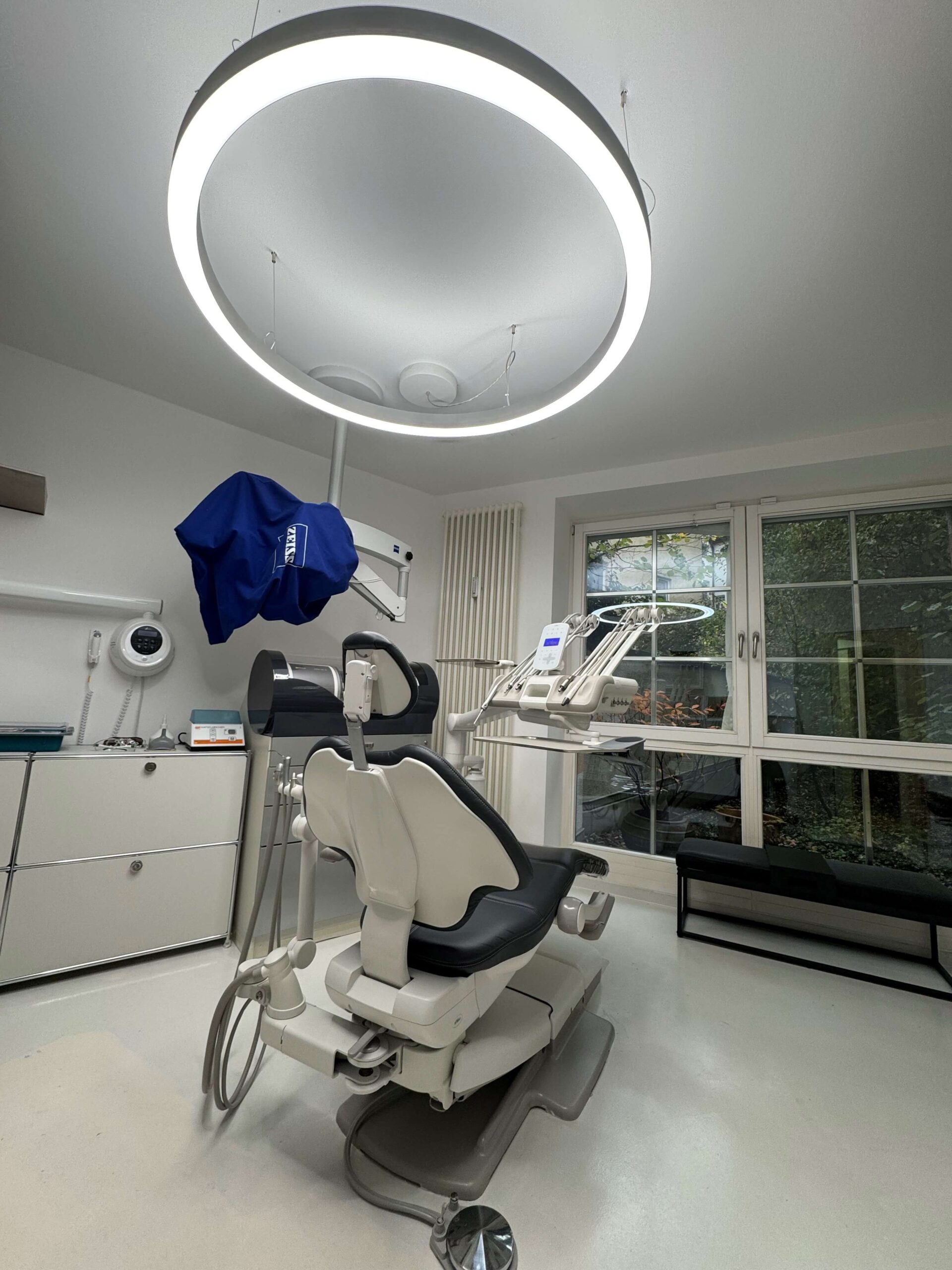 DentLed PVR120 Beleuchtung in einem Zahnarztzimmer in München