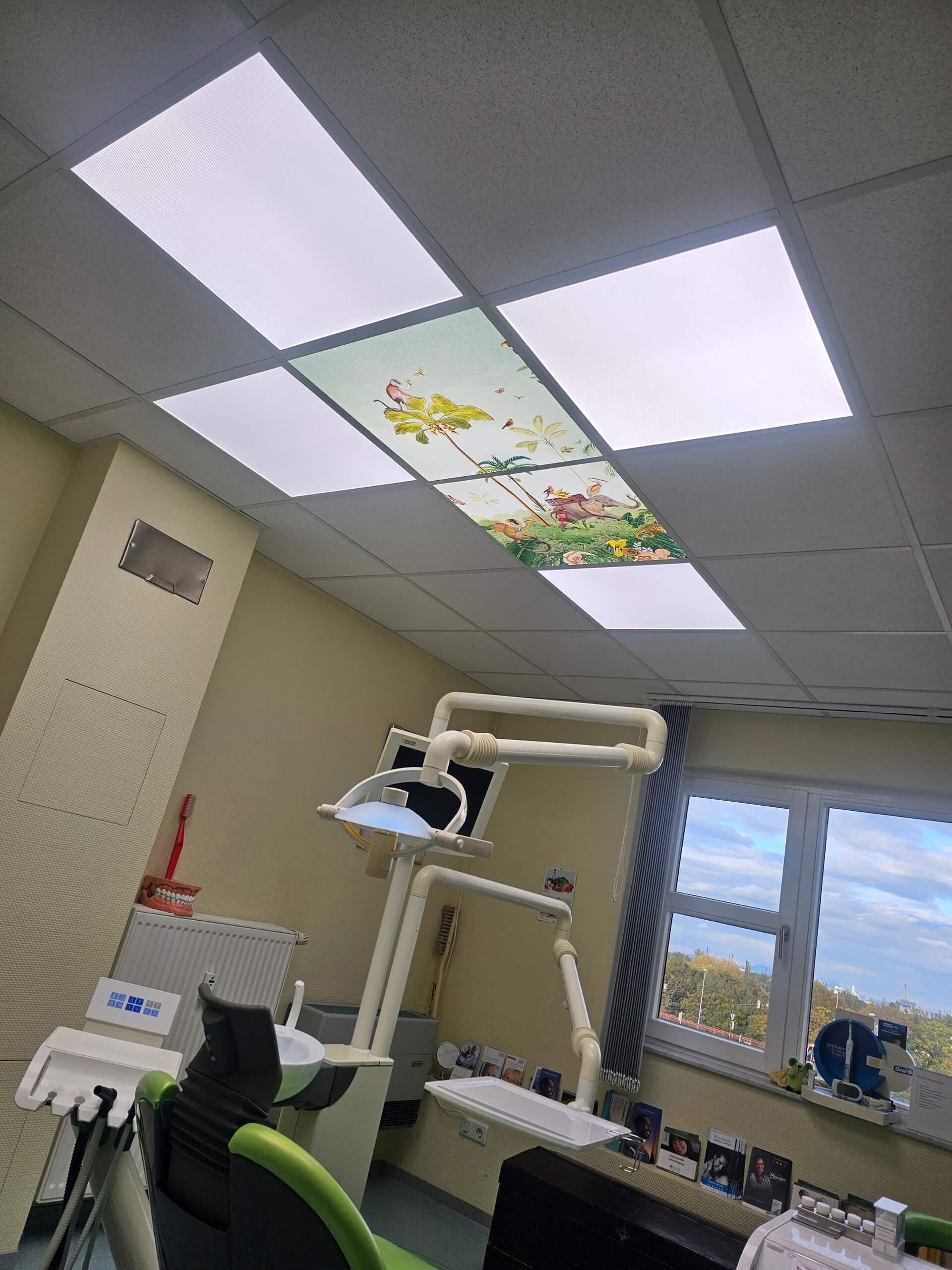 DentLed DL62-Beleuchtung in der Zahnarztpraxis von Dr. Hangg installiert.