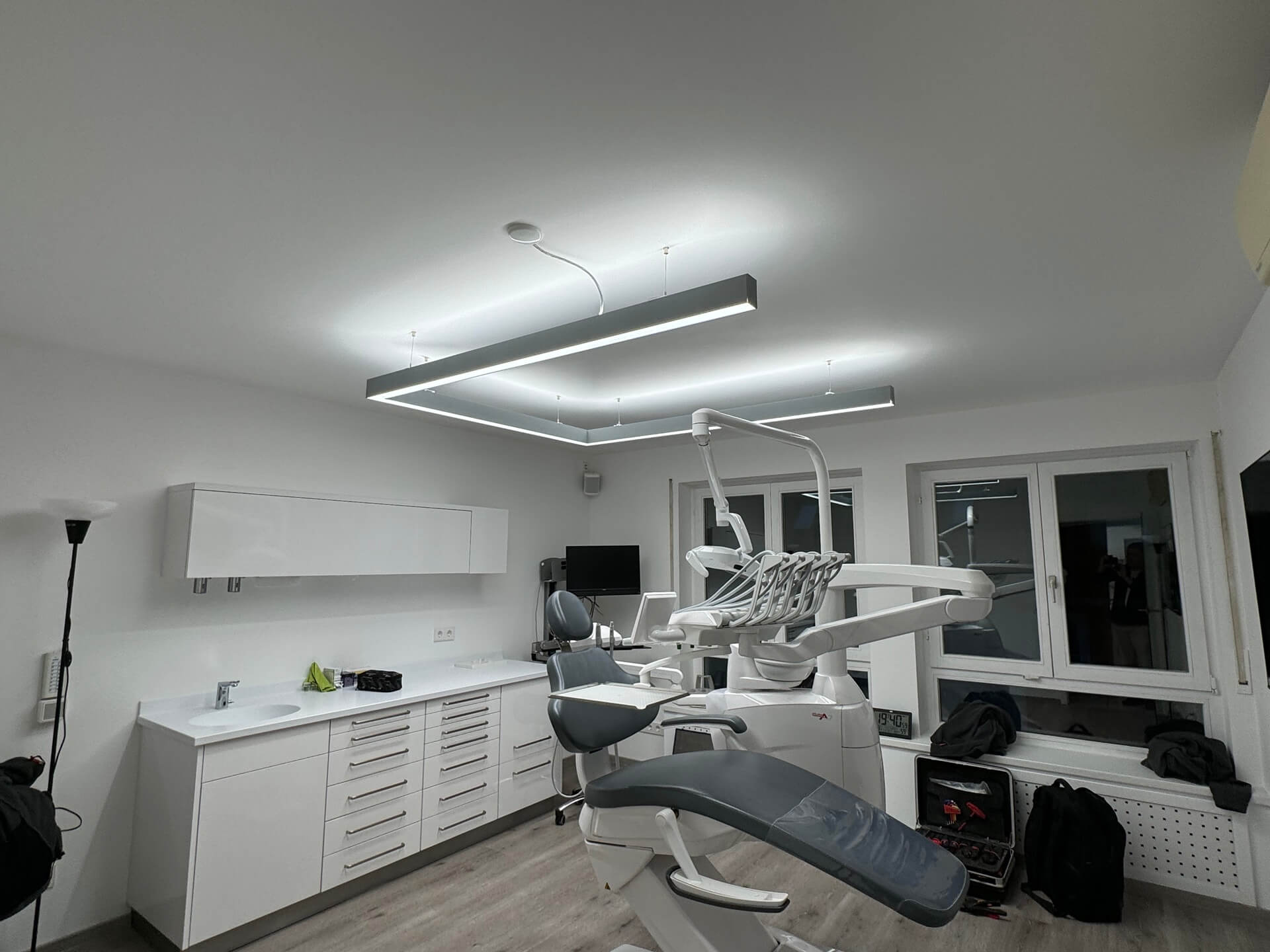 PHU DentLed in einer deutschen Zahnarztpraxis von K+P Elektro GmbH installiert.