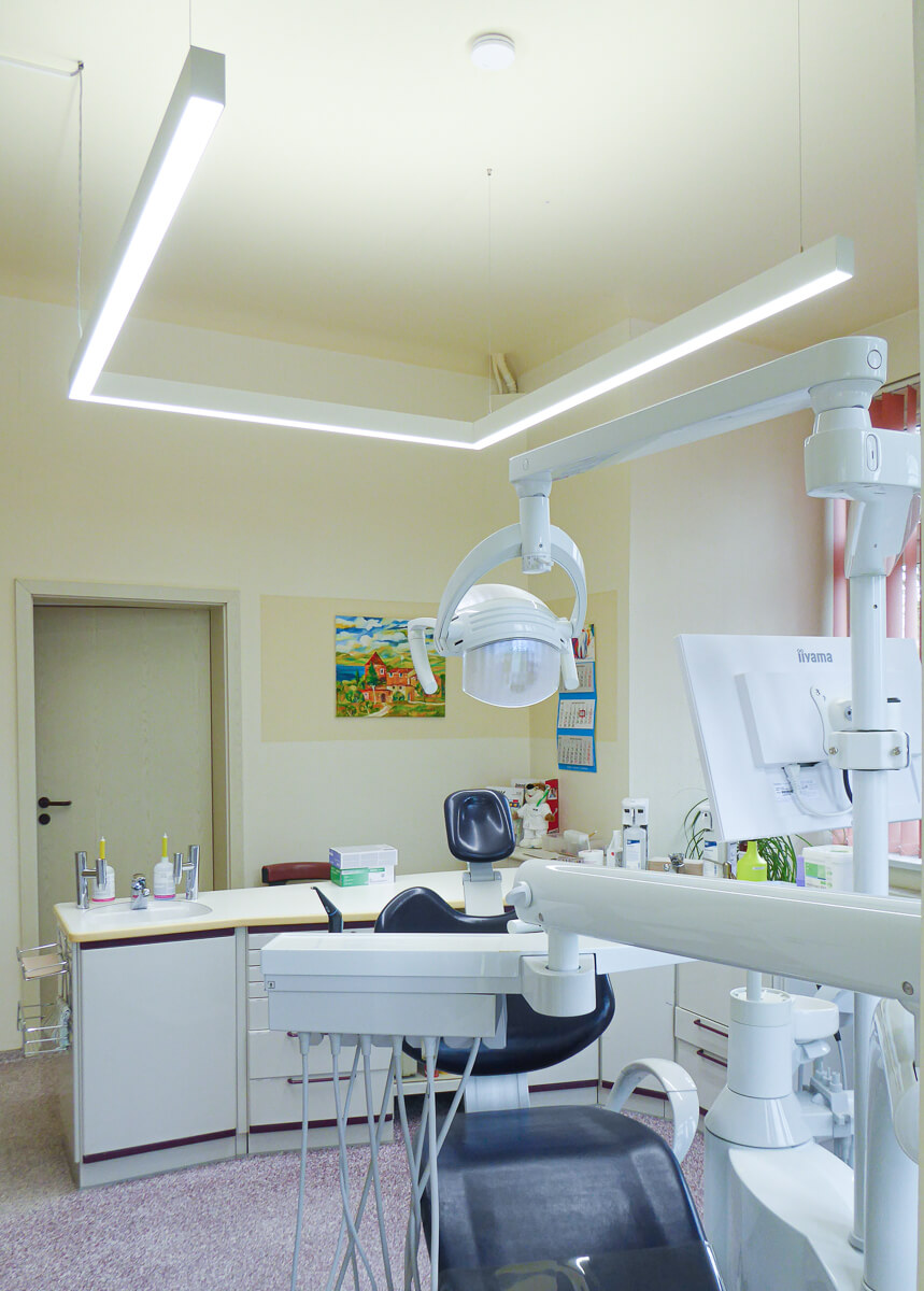 DentLed PHU LED-Lampe für Beleuchtung in natürlicher Tageslichtqualität in der Zahnarztpraxis Brand-Erbisdorf.