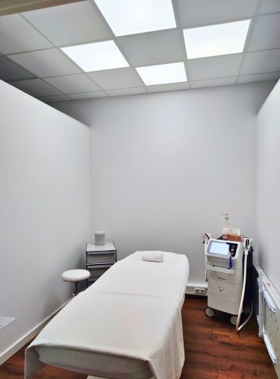 Vollspektrum DL62 Dentled-Beleuchtung liefert helles, natürliches Tageslicht bei Brazilian Beauty by Ulysses im Ruhrgebiet