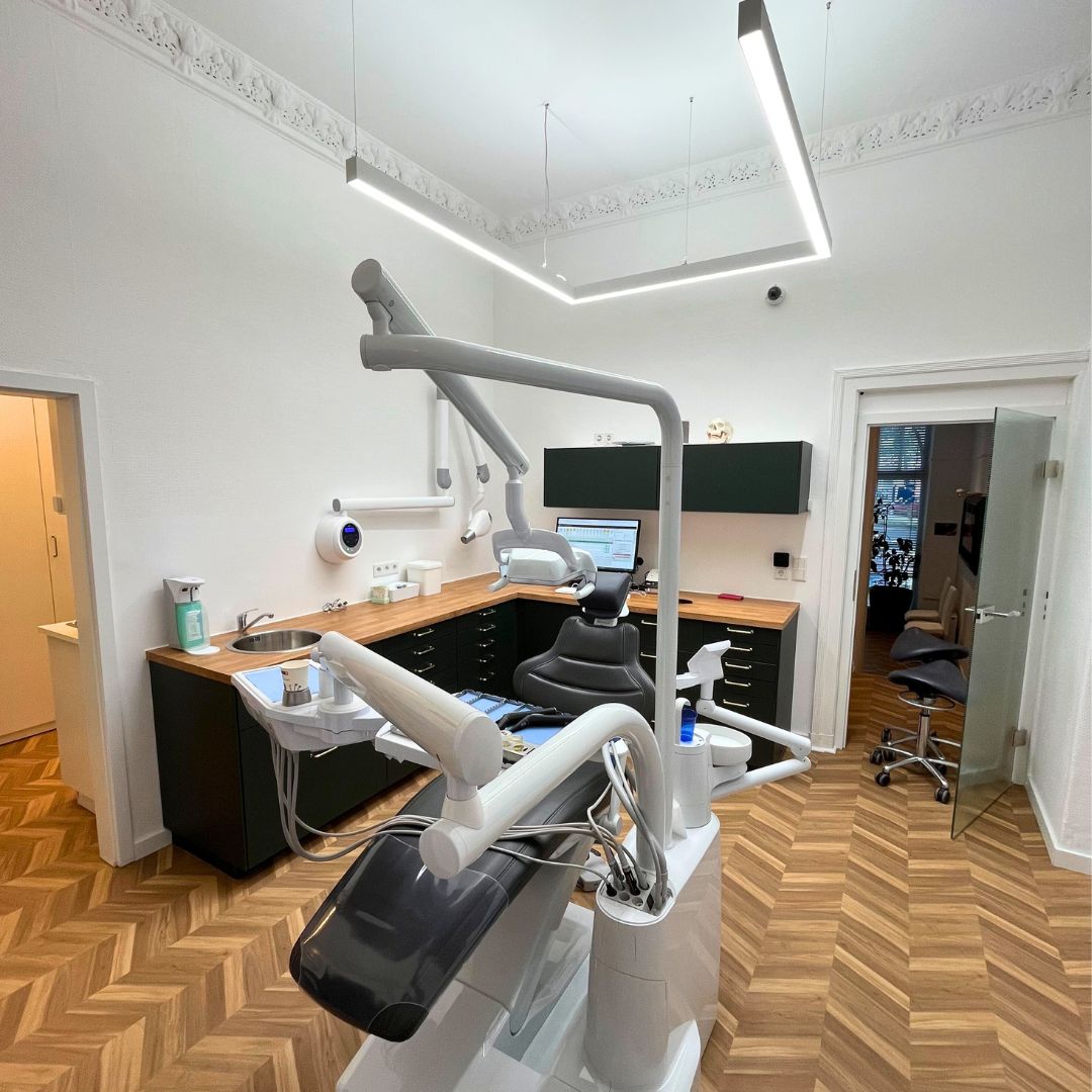 Praxis Bakhtyari Zahnarzt - PHU LED beleuchtung Berlin - praxis 1b