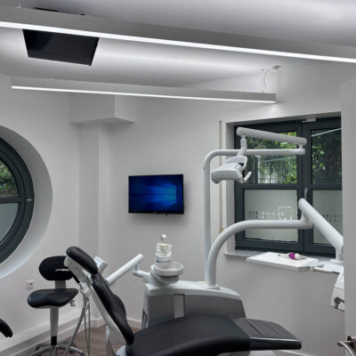 DentLed PHL-18 Vollspektrum-Lampe in Zahnarztpraxis Dr. Broecker