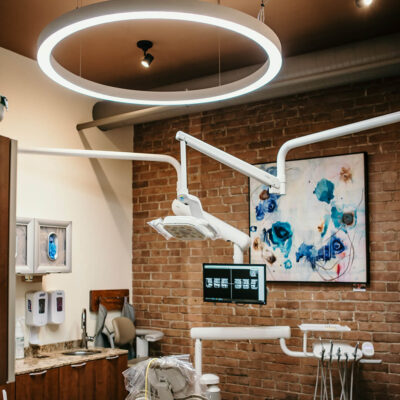 DentLed PVR 150 Vollspektrum-Lampe bei Front Street Dental installiert
