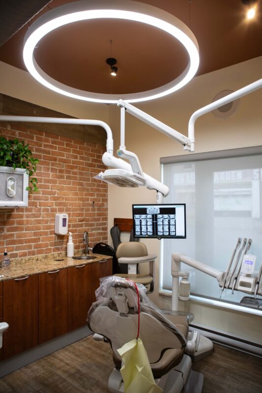 PVR-150-LED-Lampe in der Praxis von Dr. Matthew Osepchook installiert