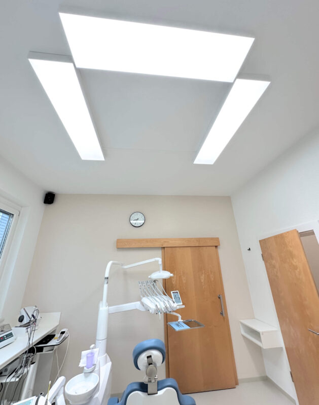 Die Zahnarztpraxis Suppan-Reichmann ersetzte ihre Leuchtstofflampen durch DentLed DL120-Tageslichtpaneele.