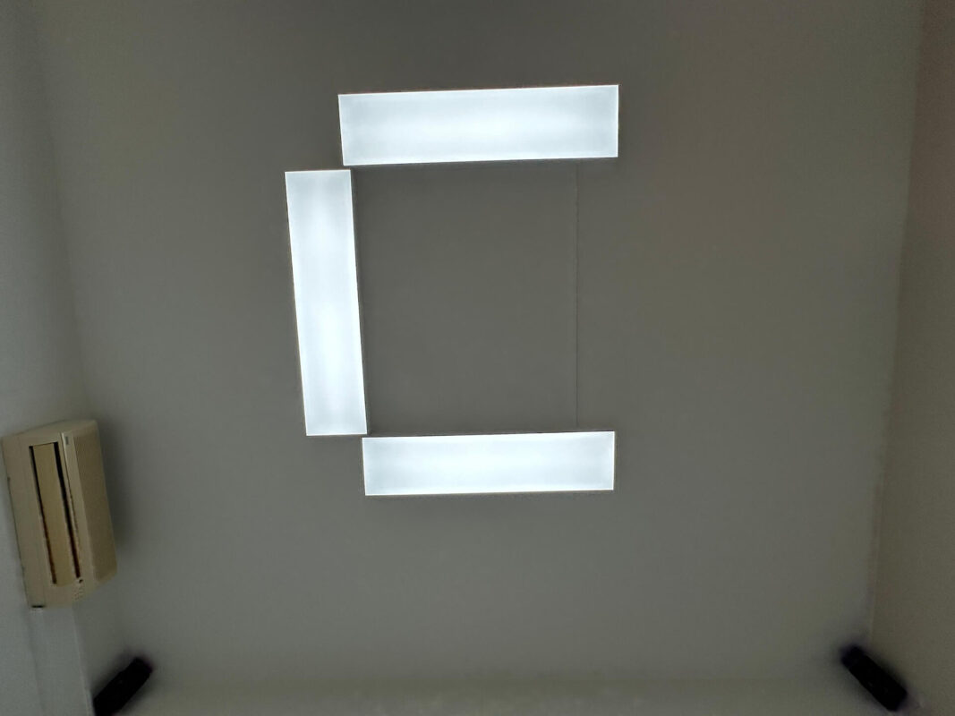 DentLed DL120 (120 × 30 cm) mit Montagerahmen in Österreich installiert