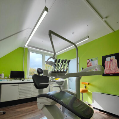 DentLed PHU Vollspektrum-Tageslicht-LED-Beleuchtung installiert in der Zahnarztpraxis am Sultmer durch Unitcontrol Dental