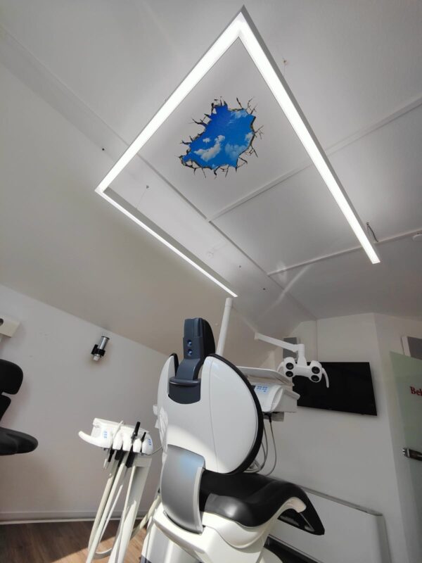 Zahnarztpraxis Dr. Tatjana Fischer mit neuer DentLed PHU Vollspektrum-Tageslicht-Beleuchtung installiert
