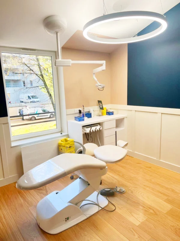 Vollspektrum-Dentalbeleuchtungslösung zur Verbesserung der Farbwiedergabe und Reduzierung der Augenbelastung in einer kieferorthopädischen Praxis